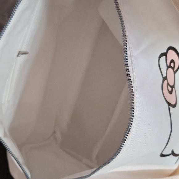 Hello Kitty Weekender - Picture 3 of 4